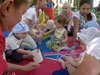 Сенсорная сказка на природе: выездное занятие для малышей от 4 месяцев до 3 лет.