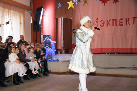 Снегурочка рассказывает детям про Новый год