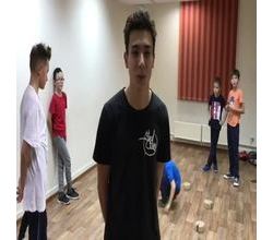 Знакомьтесь - это наш тренер по брейк-дансу в продолжающей группе - Артур?
Знакомьтесь - это наш тренер по брейк-дансу в продолжающей группе - Артур?