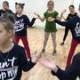 Наши маленькие артистки кривляются на танцах ?

.